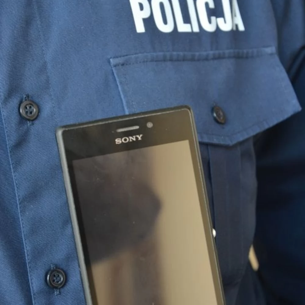 Komórka czeka na właściciela na komendzie