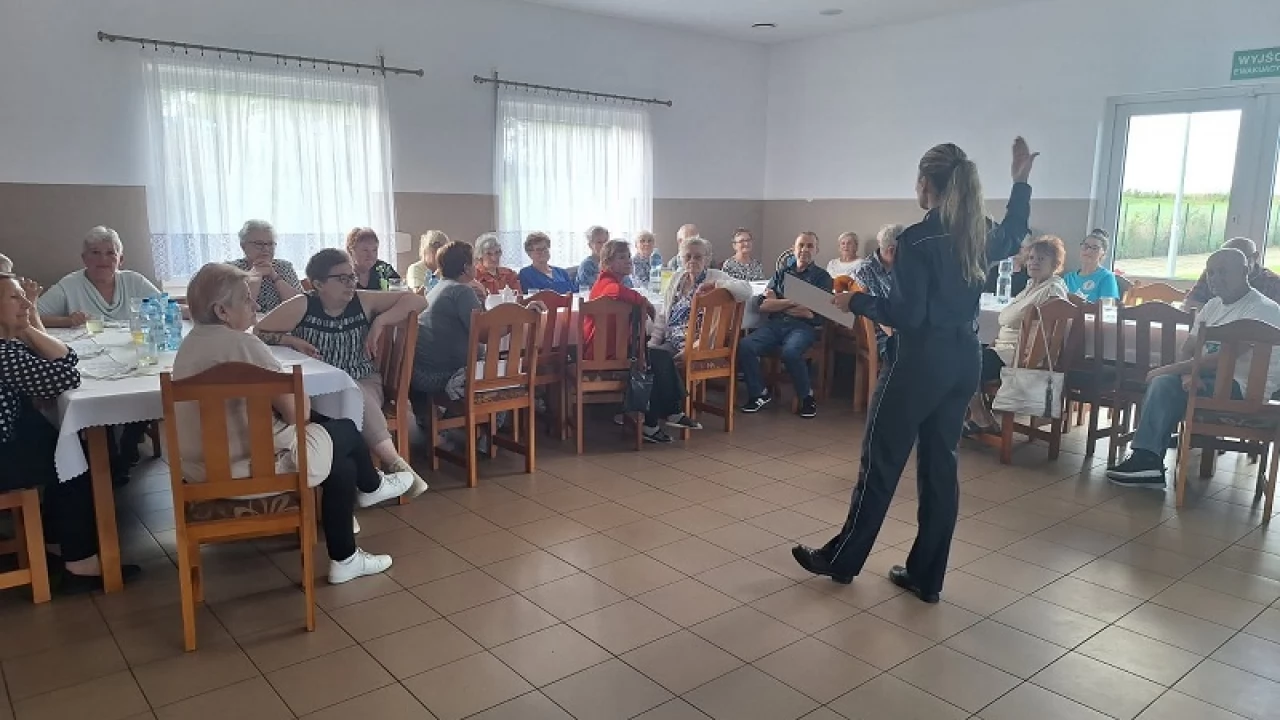 Policjanci ostrzegali przed oszustami
