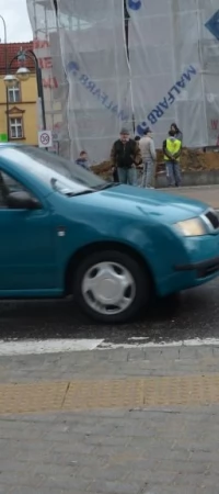 Żółte kafle mają ułatwić życie niewidomym