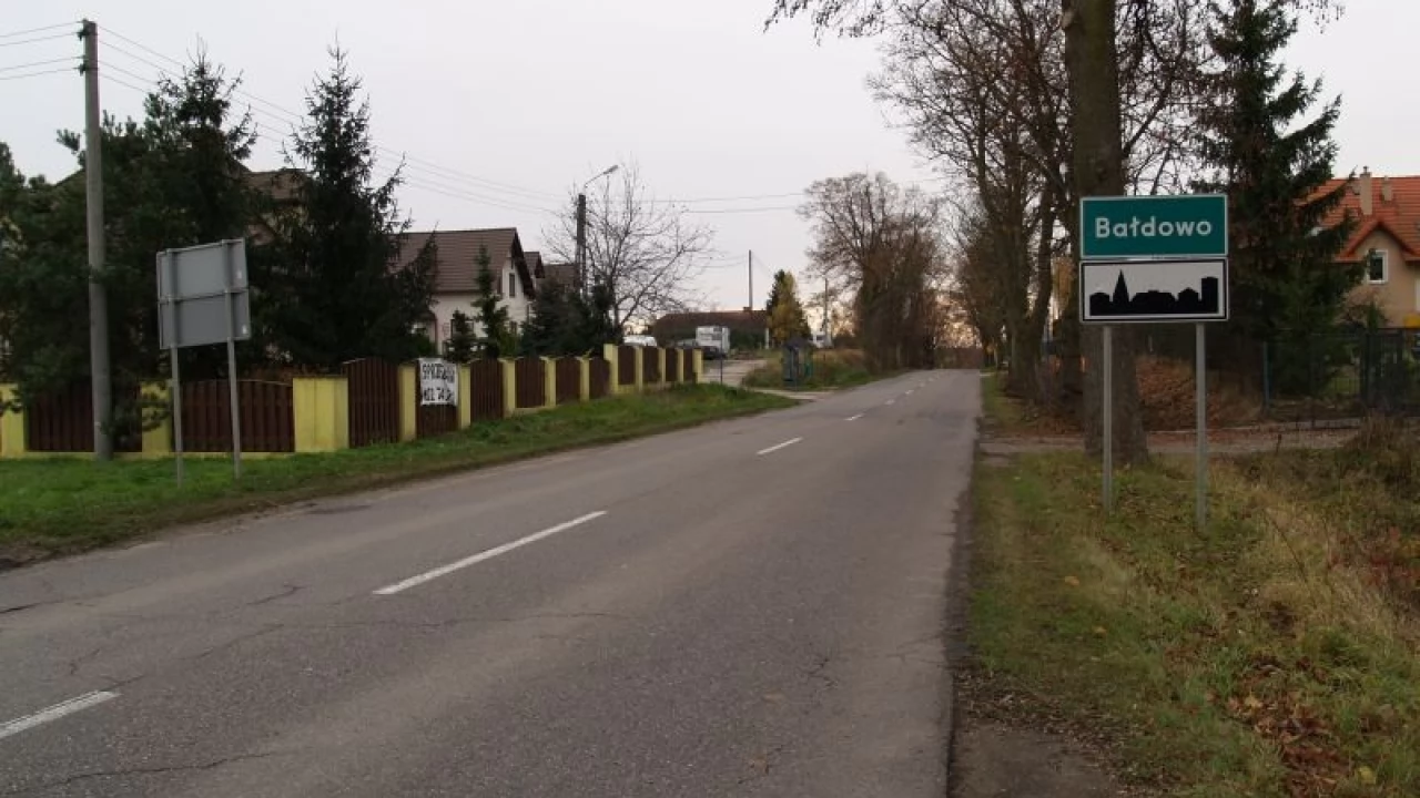 Mieszkańcy Bałdowa chcą chodnika łączącego z miastem