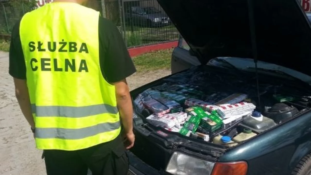 54 tys. sztuk papierosów pod maską - wpadł pod Tczewem w ręce celników