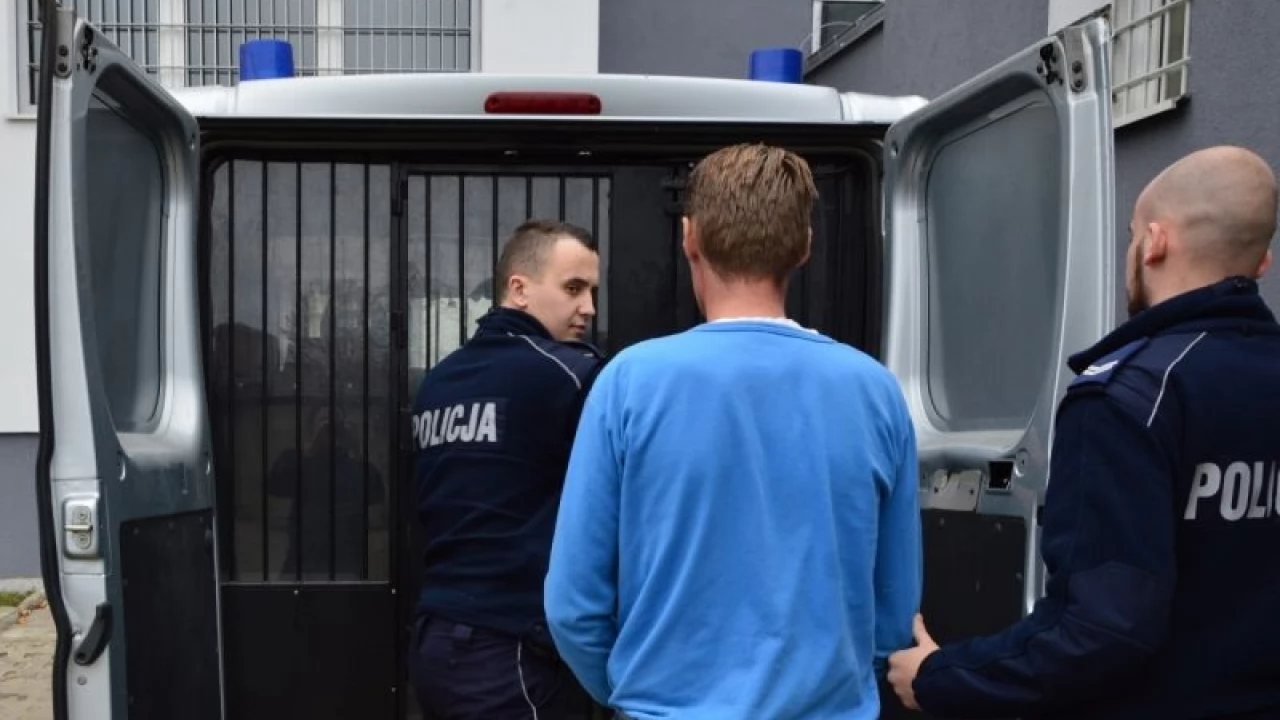 Włamywał się do sklepów, altanek, a nawet do automatu z zabawkami. Wpadł w mieszkaniu