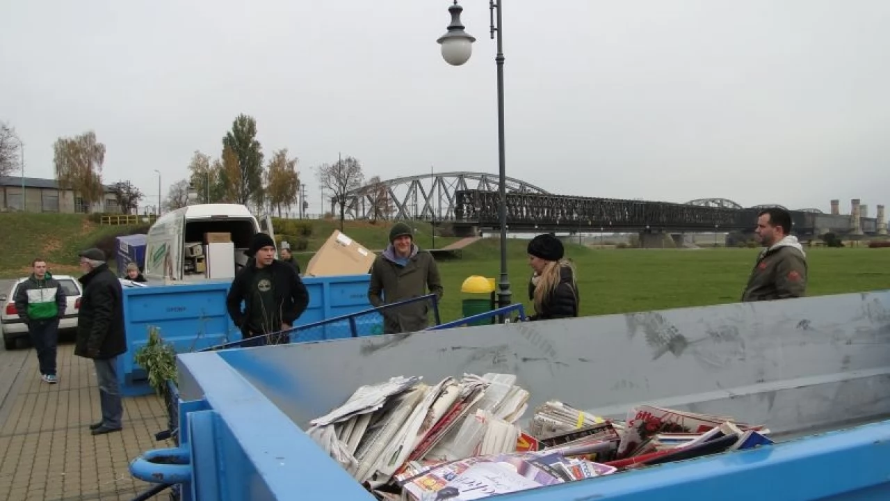 300 kg plastiku, 5000 kg elektrośmieci i 500 kg makulatury wymienili na drzewka