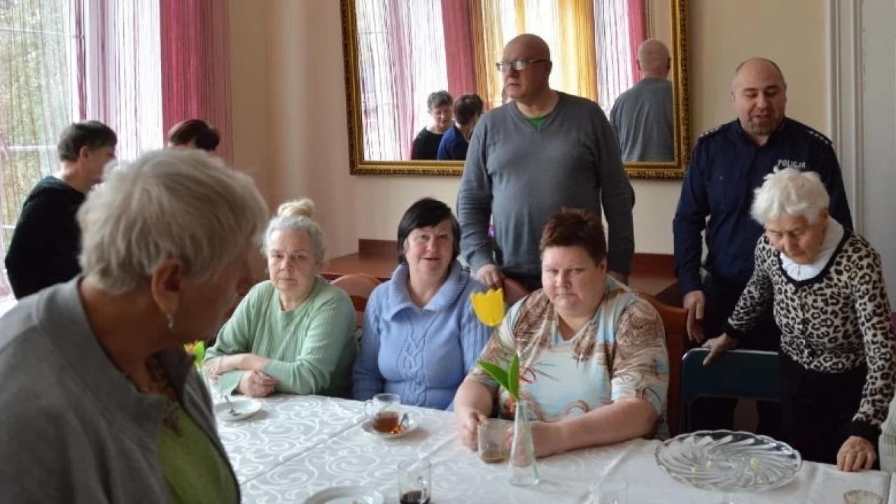 Policyjne spotkania z podopiecznymi Domów Pomocy Społecznej