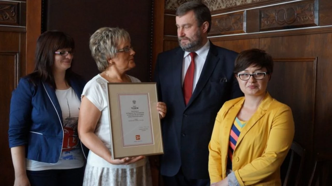 Zamkowa 26 wyróżniona w Warszawie. Może przyjedzie Anna Komorowska