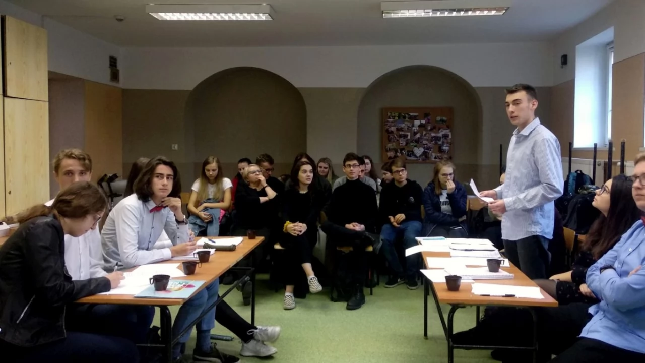 Uczniowie I LO debatowali o historii