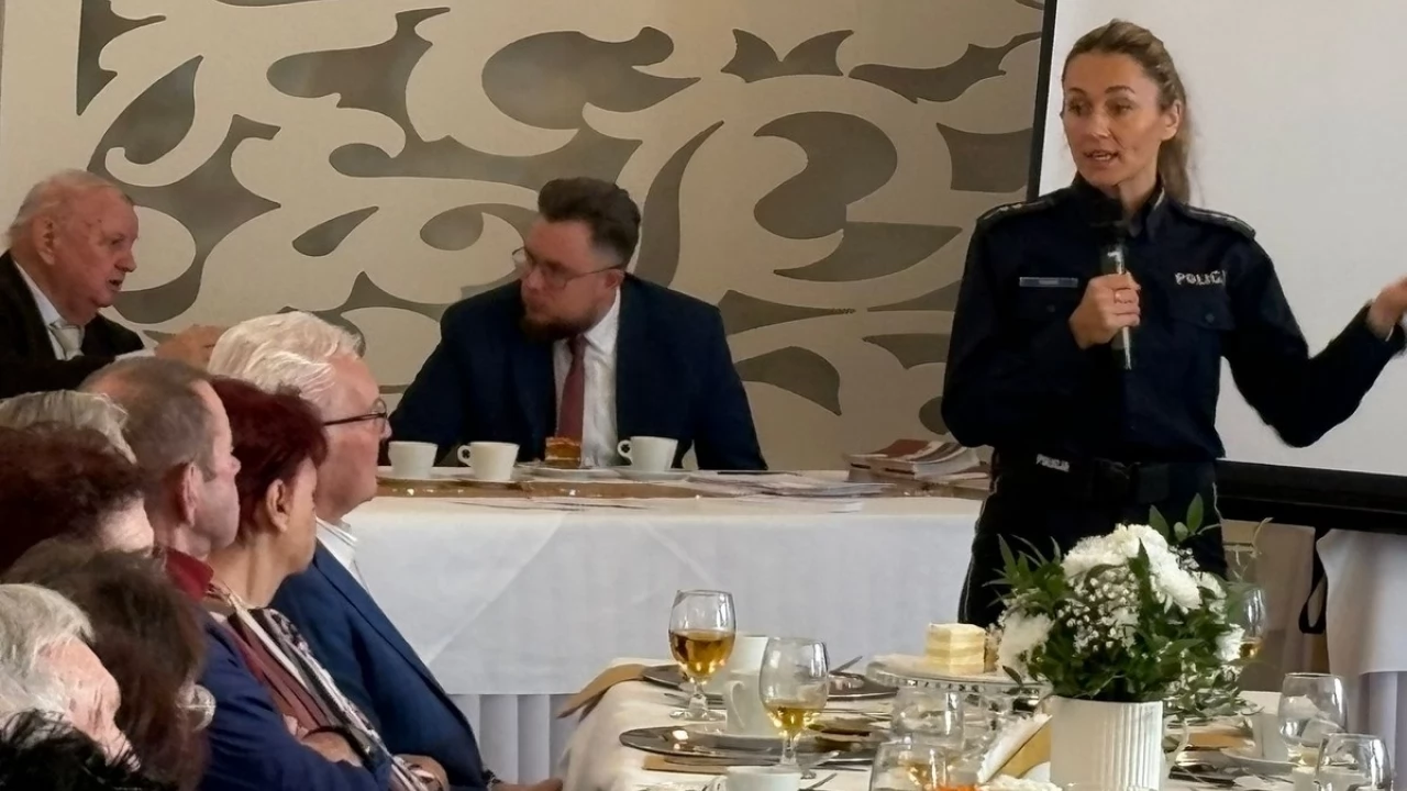 Nie daj się oszukać! Policjantka z Tczewa przestrzegała seniorów