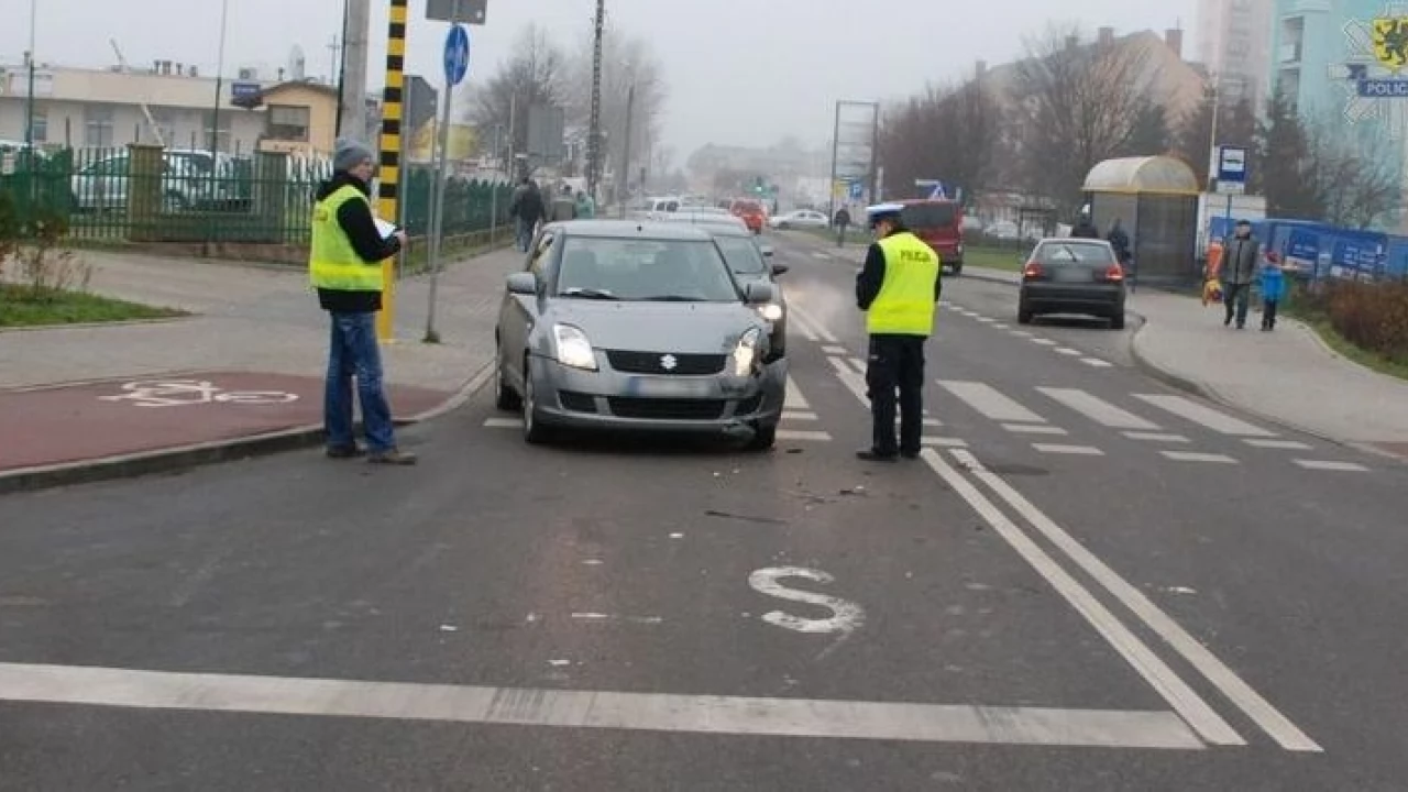 Zapomniała o znaku stop. Efekt? Jedna ranna i trzy rozbite auta