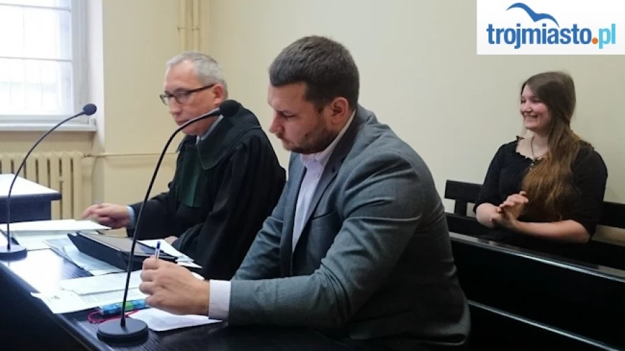 Maria Kołakowska nie kryła rozbawienia podczas zeznań składanych przez moderatora przerwanego przez nią spotkania, na którym odczytywano tekst Golgota Picnic