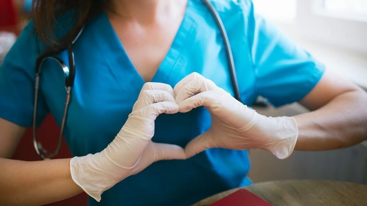 Internista online - kto może korzystać z jego usług i dlaczego warto to robić?