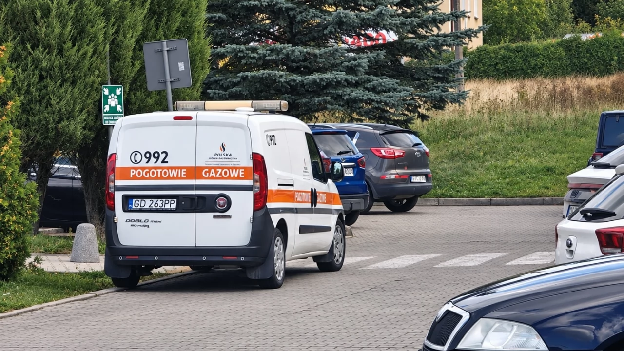 Silny zapach gazu. Na miejscu pracują służby