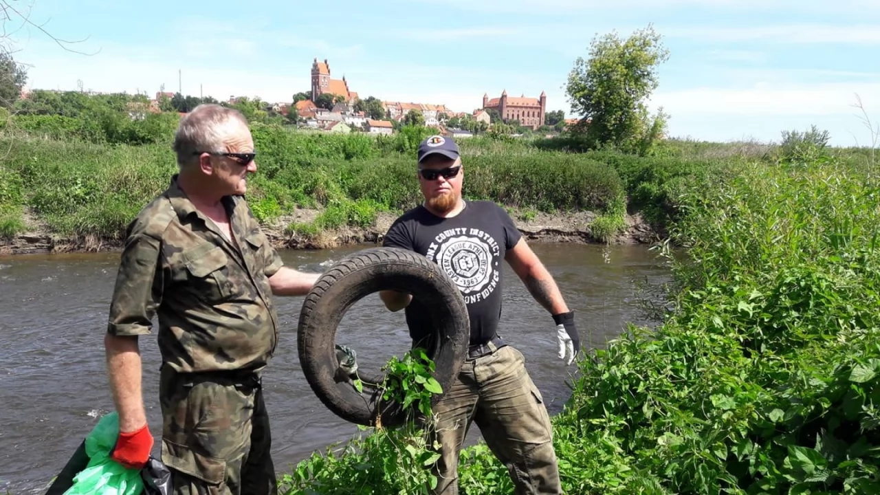 Uzbierali przyczepę śmieci. Wszystko na brzegach Wisły