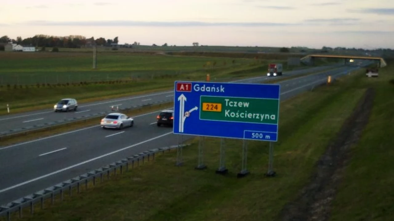 Tragiczny wypadek na A1. Piesza zginęła pod kołami - policja ustala, jak znalazła się na trasie