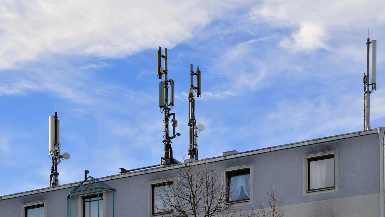 Pole elektromagnetyczne emitowane przez stacje bazowe bez wpływu na zdrowie