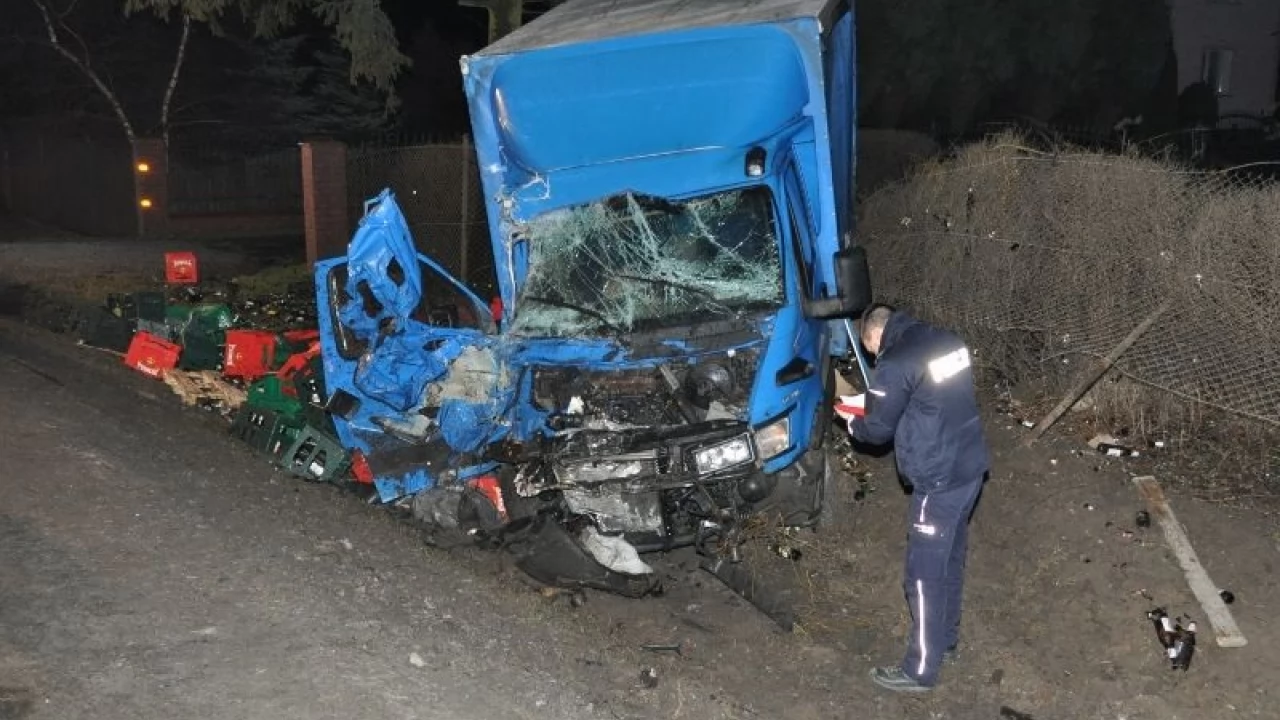 W trakcie omijania stracił panowanie nad pojazdem