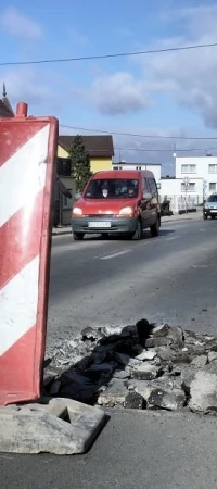 Łatanie dziur po zimie na ulicy Żwirki