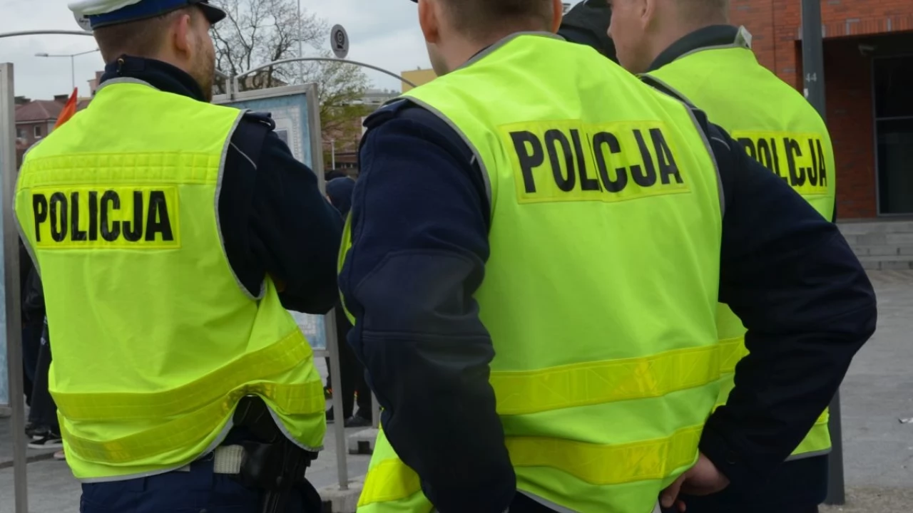 Policja wciąż zajmuje się sprawą próby ustawki na A1. Ustalono 39 chuliganów