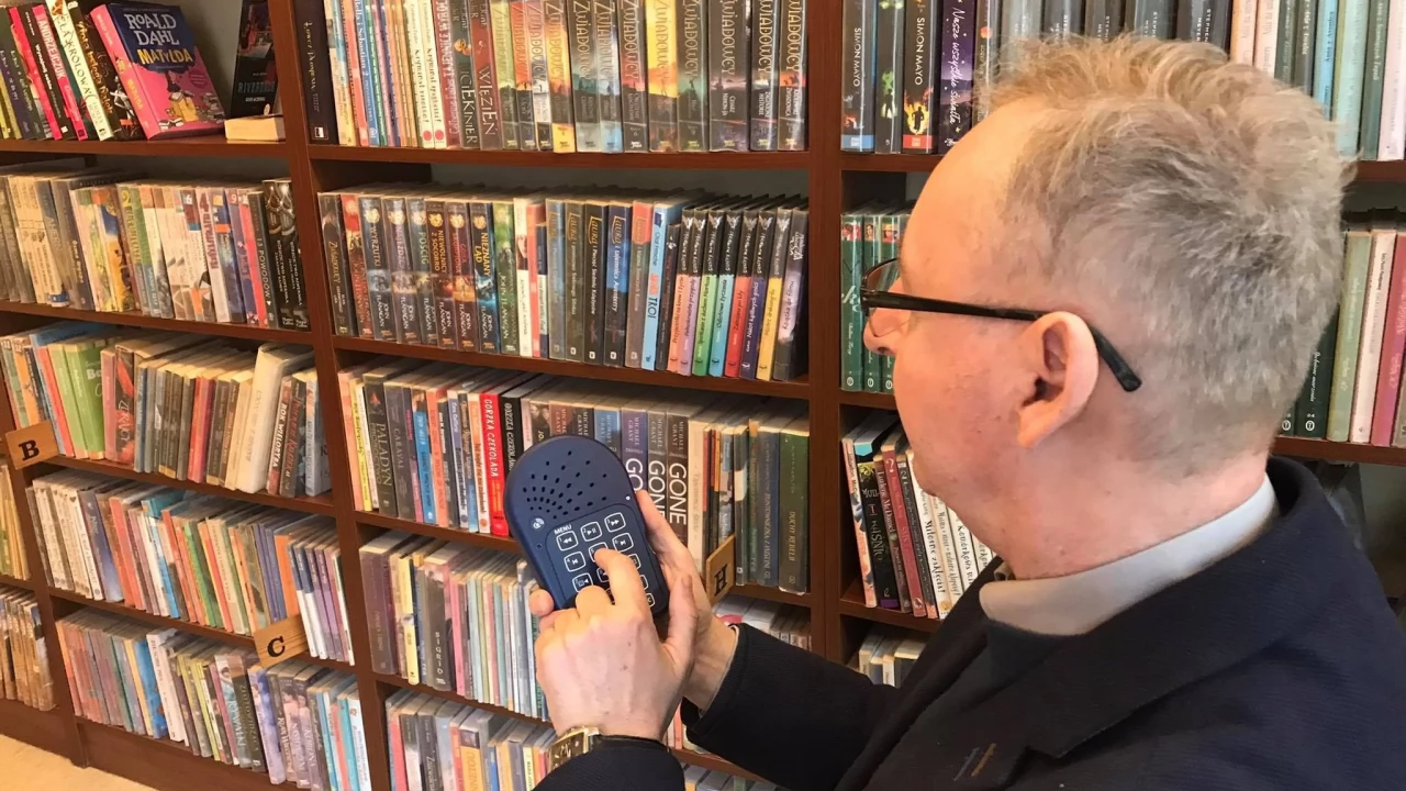 Czytak dla osób słabowidzących i niewidomych - nowa usługa w gniewskiej bibliotece