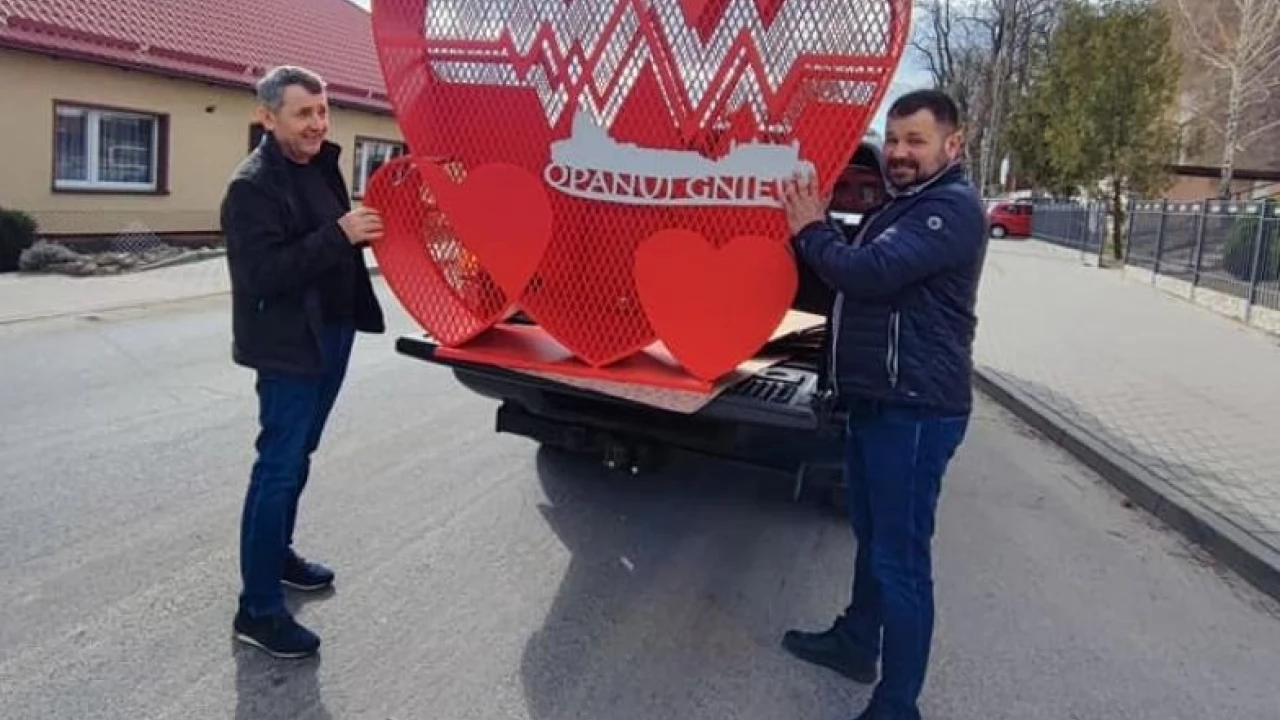 Gmina Gniew. Serca na nakrętki stanęły przy szkołach