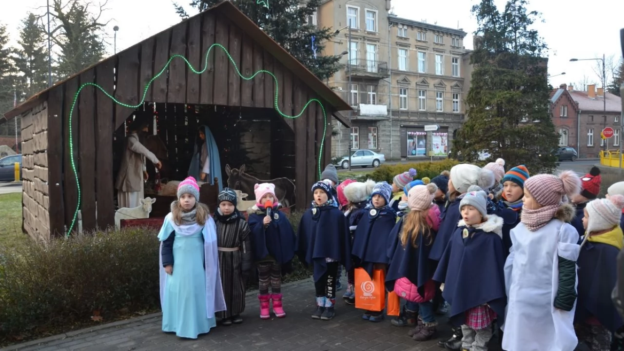 Na placu Piłsudskiego stanęła bożonarodzeniowa szopka
