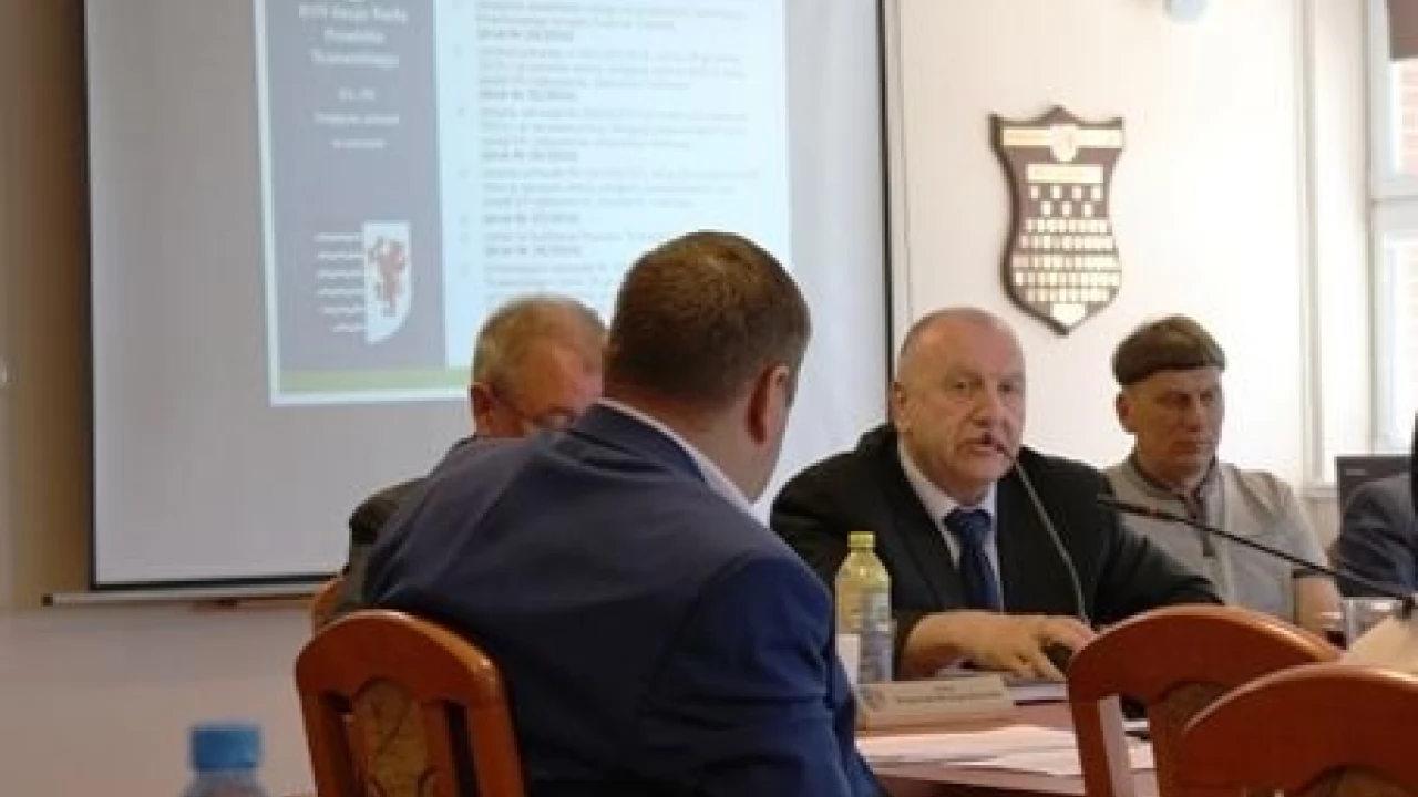 Powiat później wykupi obligacje. Opozycja - "za to zapłacą podatnicy"