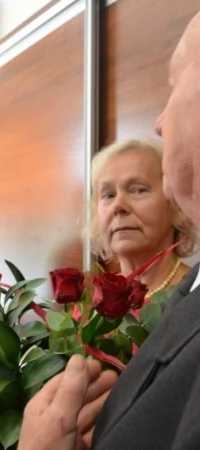 Henryk Łucki (z lewej) otrzymał podziękowania od sołtysów