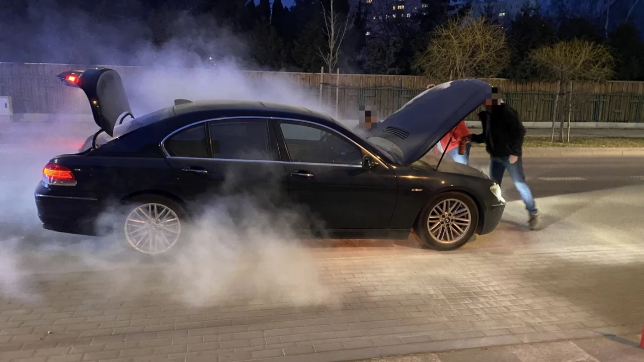Ulica Gdańska. Osobowe auto stanęło w płomieniach