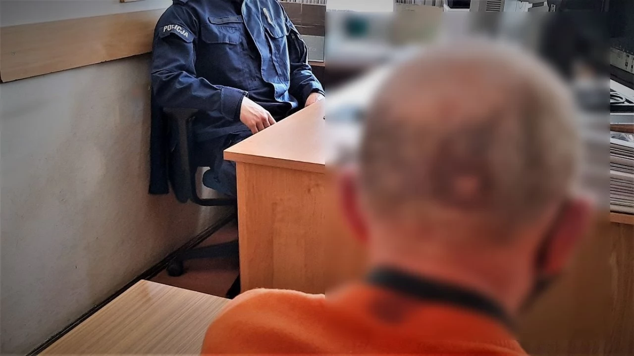 Nie założył maseczki. Gdy policjant chciał go wylegitymować, miał rzucić się z pięściami