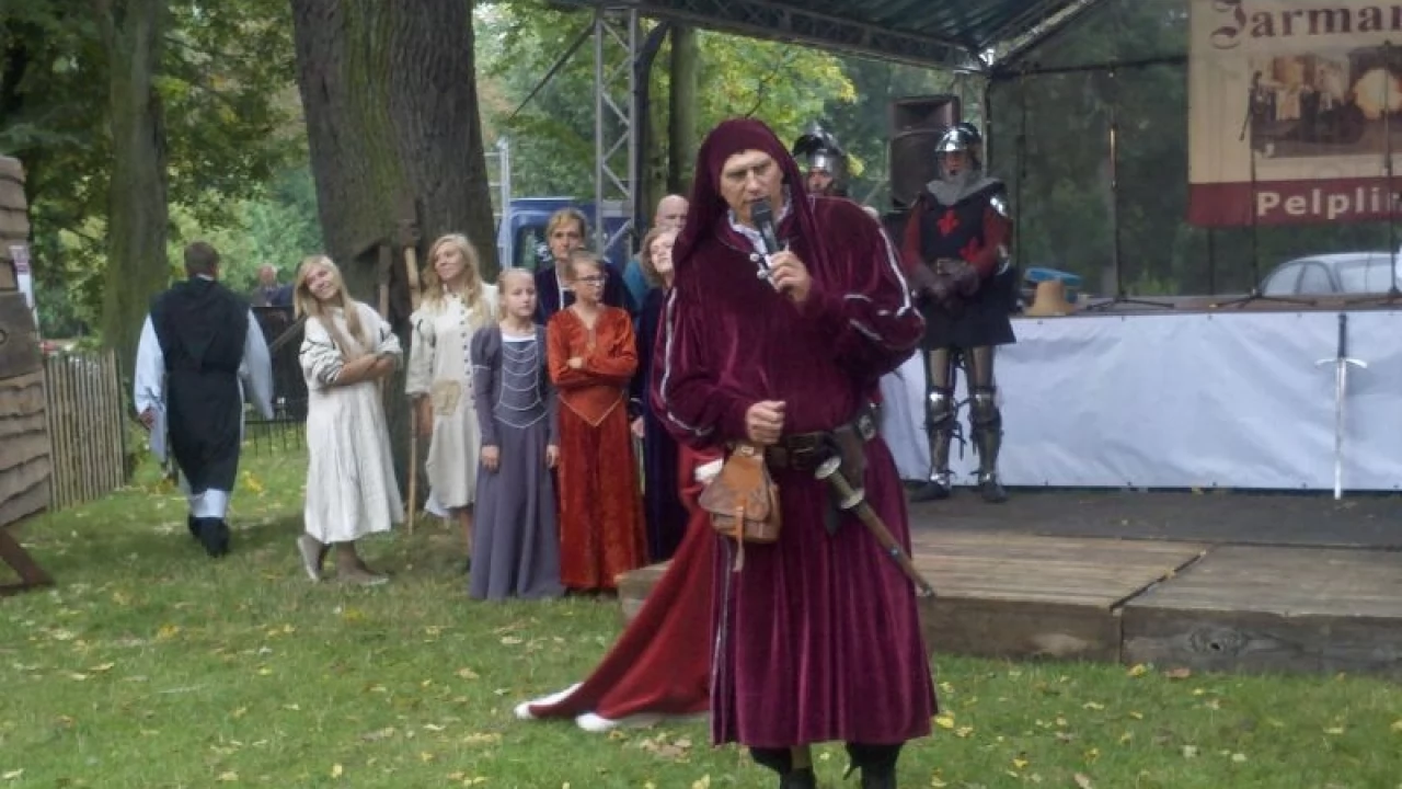 Jarmark Cysterski przyciągnął amatorów staroci, dobrego jadła i napitku