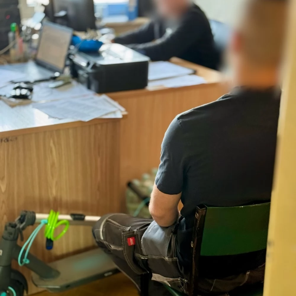 Sprzed dworca zniknęła hulajnoga. Policja szybko ustaliła, co się stało