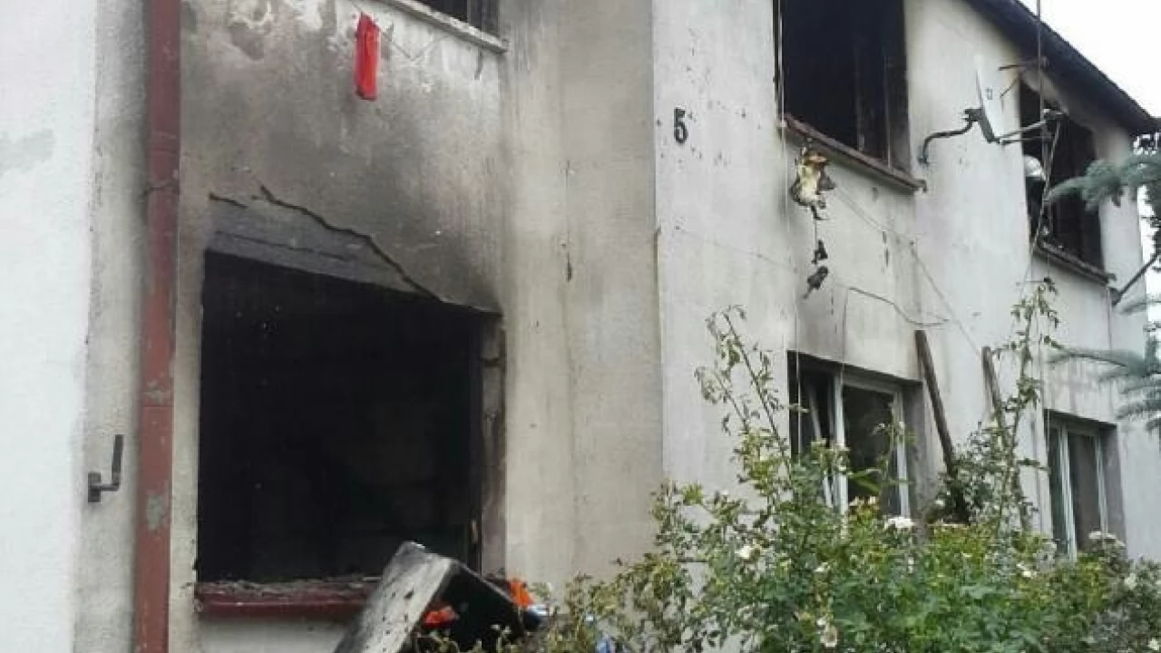 Opalenie. 8 zastępów strażaków gasi płonący budynek