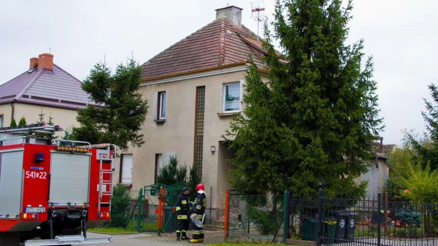 Mężczyzna wypadł z balkonu