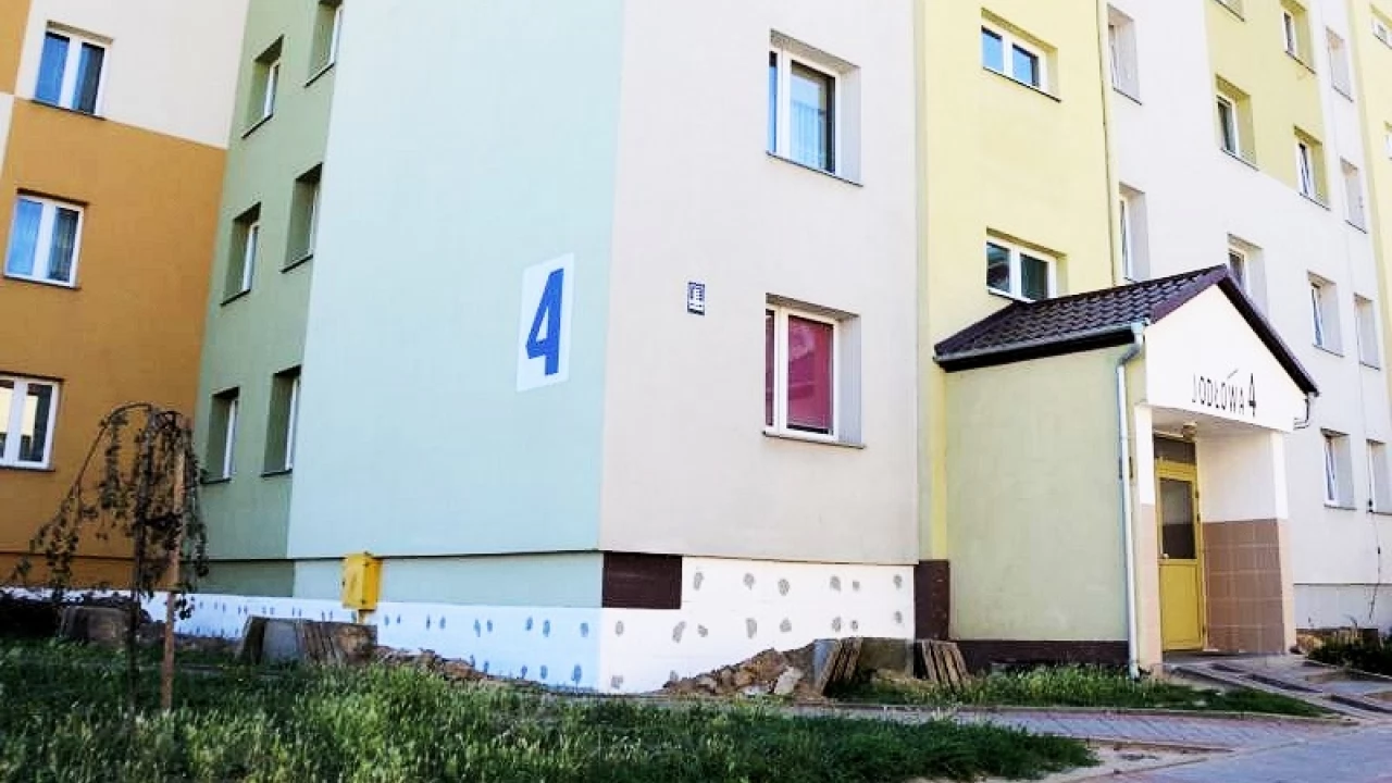 Najpierw krzewy, potem elewacja? Czytelnik zastanawia się na kolejnością prac