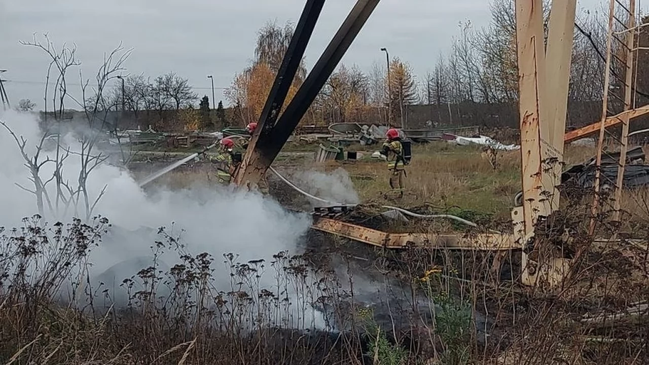 Słup dymu nad Tczewem. Niewielki pożar na terenie stoczni
