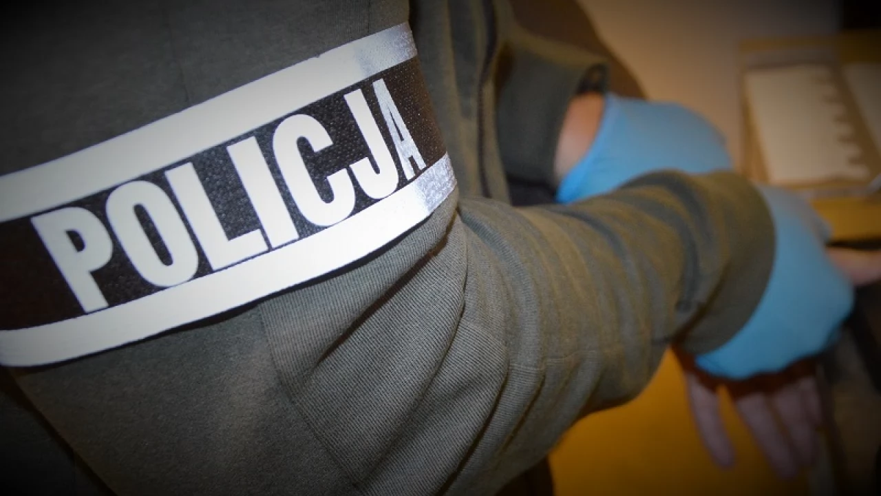 6 butelek whisky i 12 kaw za tysiąc złotych. 30-latkowi grozi 5 lat więzienia