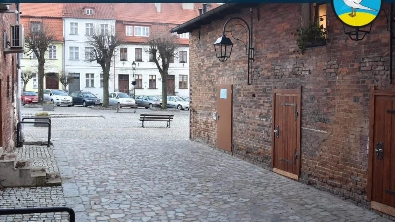 Gniew. Zdewastowano toaletę publiczną - sprawcy zostali ujęci na gorącym uczynku