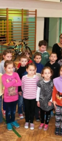 Na zdjęciu - dzieci ze szkoły podstawowej w miejscowości Turze