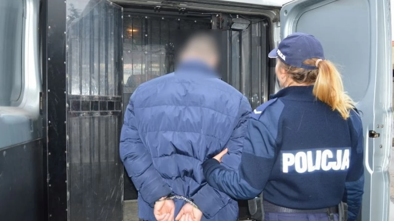 Nie próżnował - w jedną noc okradł 2 przedszkola i 2 firmy. Nie pogardził nawet znaczkami