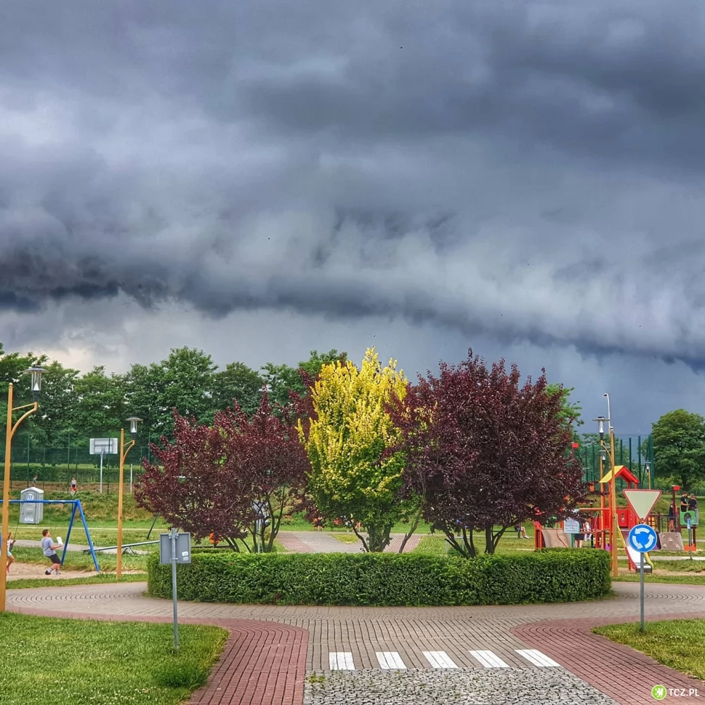 W nocy i nad ranem przez Pomorze mogą przejść bardzo silne burze