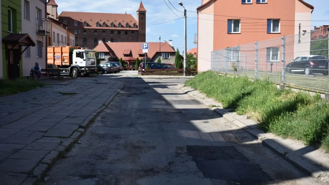 Gniew. Remonty dróg i nowe znaki drogowe w mieście i gminie