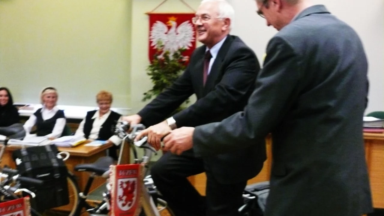 Prezydent i przewodniczący już jeżdżą. Kolejna "hybryda" jedzie do Gdańska