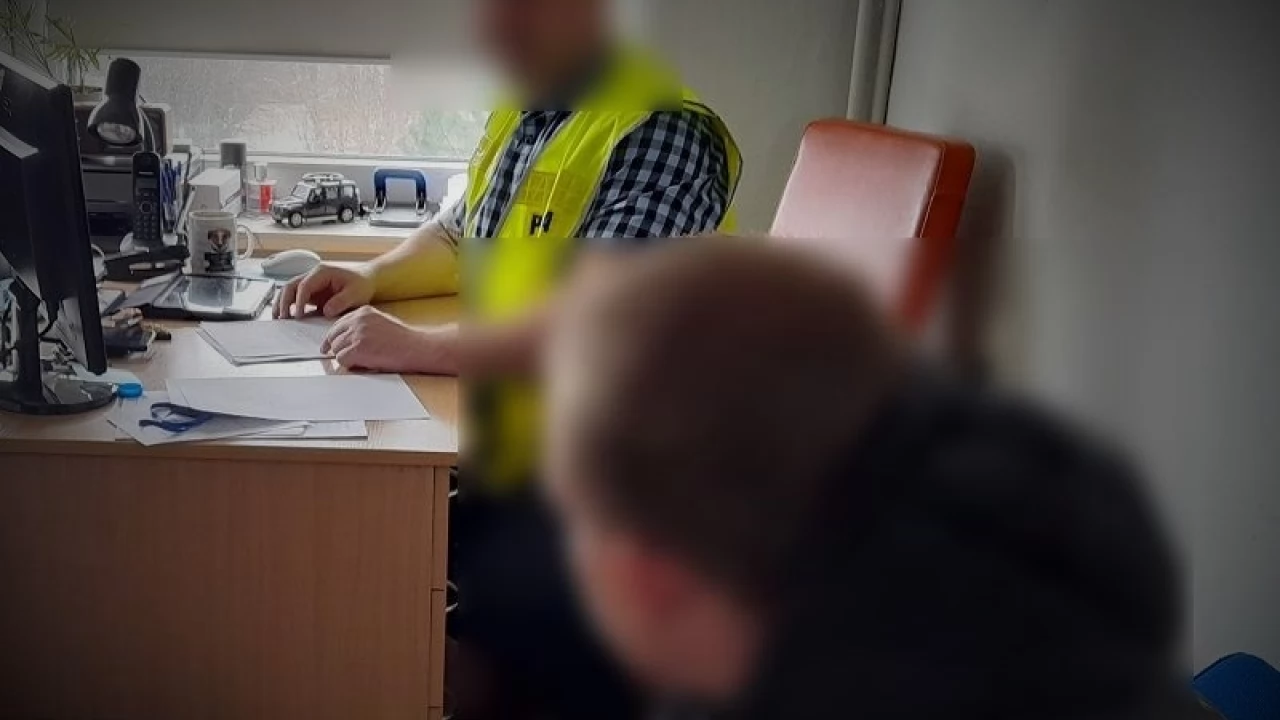 Podejrzany o kradzież 100 euro z szatni na basenie wpadł... podczas kolejnej kradzieży