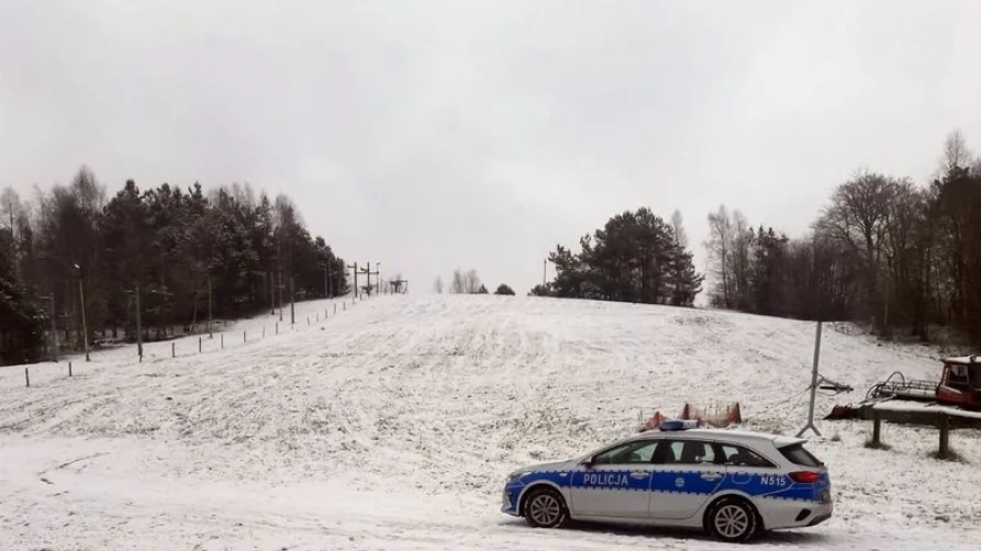 Policjanci kontrolują stoki