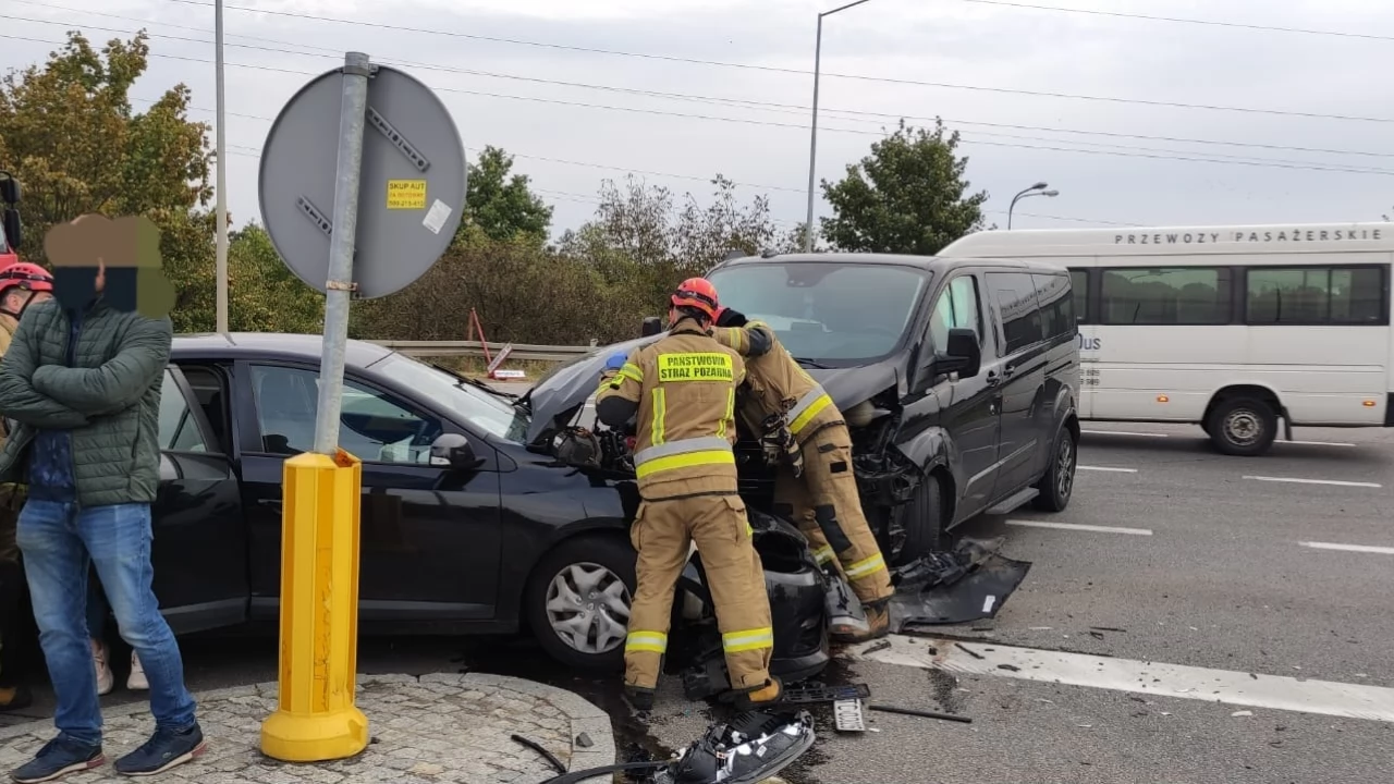Wypadek na skrzyżowaniu z Poligonową. Są utrudnienia