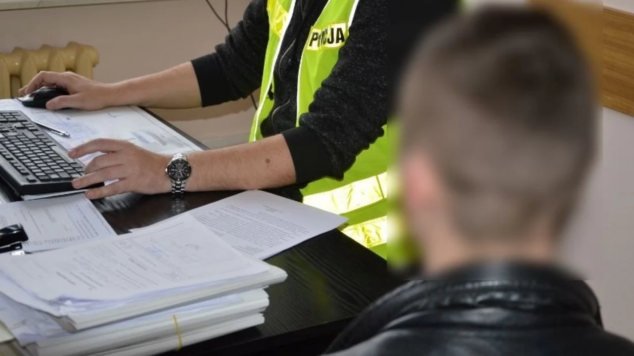 "Goście" hotelowi kradziony telewizor spuszczali na prześcieradle przez okno