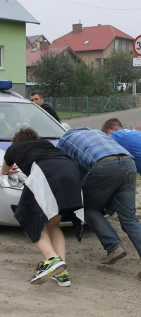 Pielgrzymi pomogli policjantom