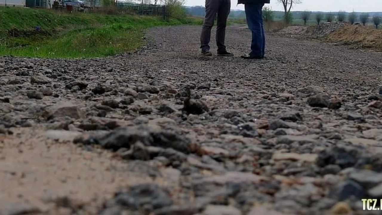 Mieszkańcy Rybaków czekają na utwardzenie drogi