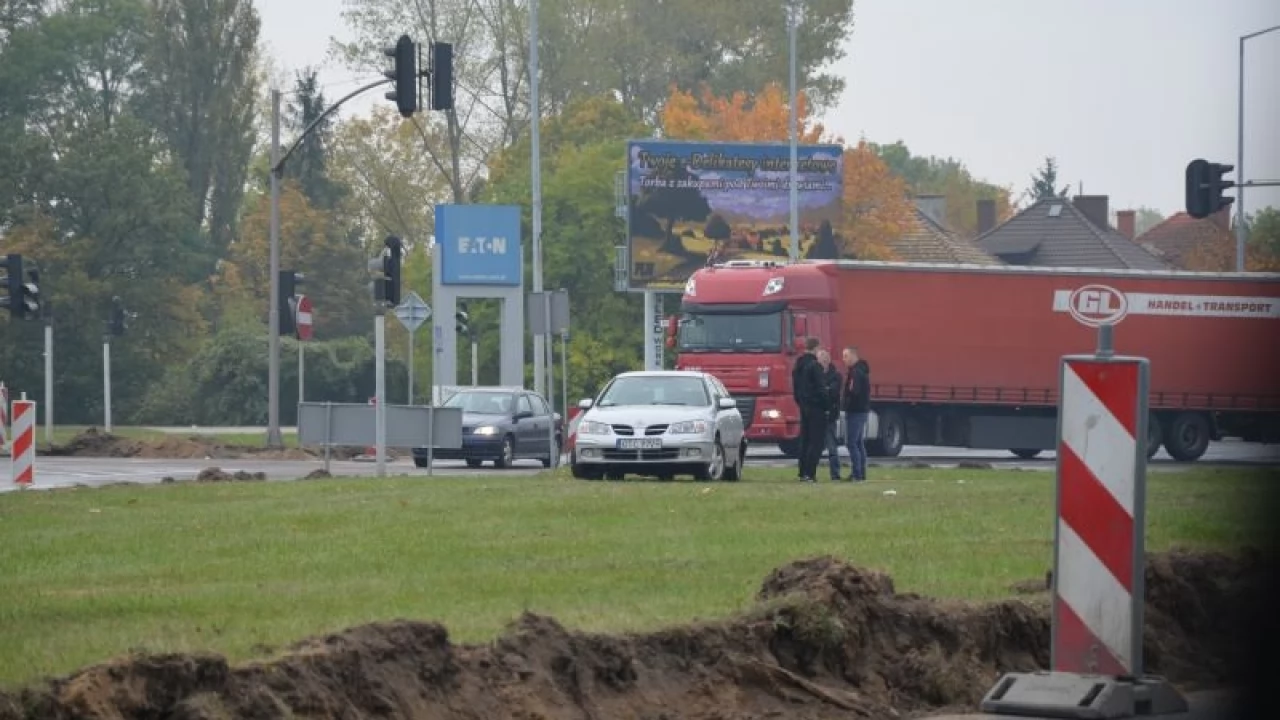 Dwie osoby poszkodowane w wypadku na al. Solidarności