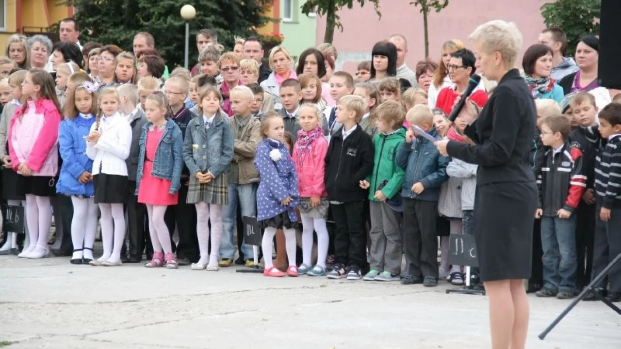 W Gniewie dzieci powitały szkoły w królewskim stylu