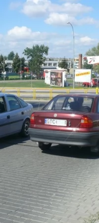 Ruch odbywa się teraz trasą serwisową i przez parking marketu budowlanego